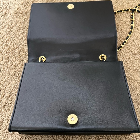 Chanel lambskin shoulder bag - Picture 5 of 8